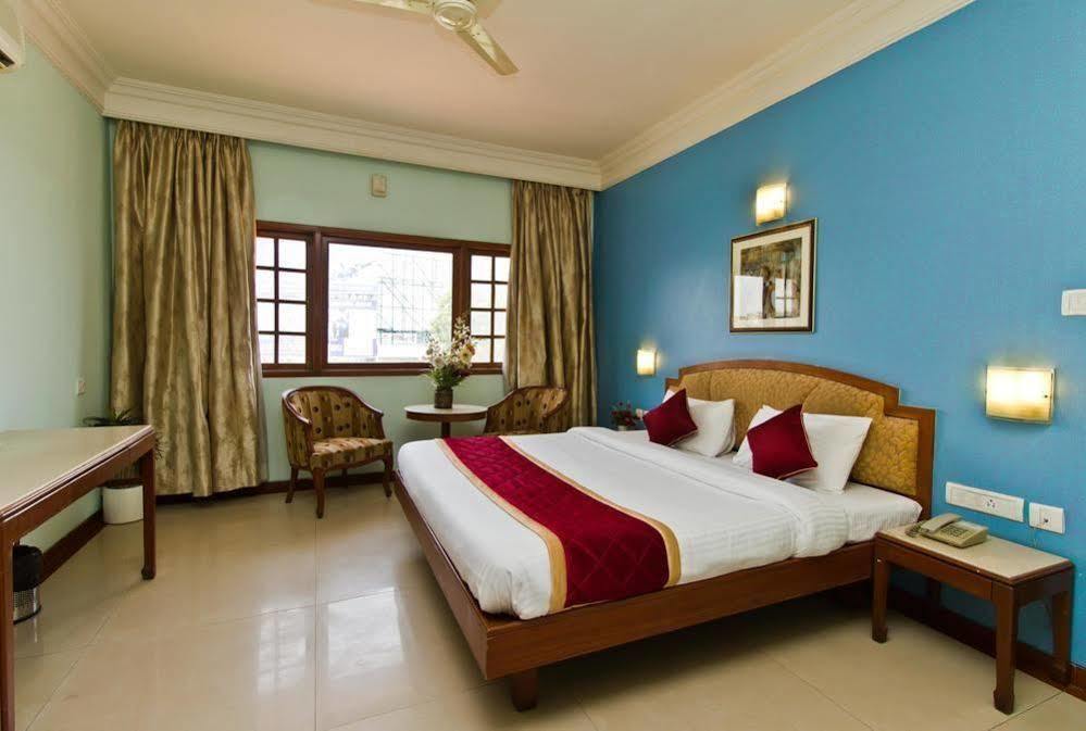 Oyo 579 Hotel Aab Bangalore Exterior foto